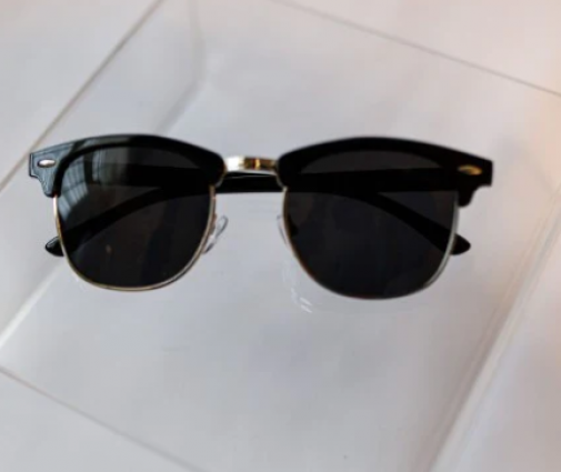 GOLD RIM SUNGLASSES