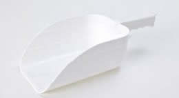 5PT PLASTIC UTILITY SCOOP WHITE